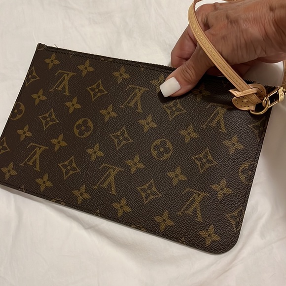Louis Vuitton Handbags - BRAND NEW Louis Vuitton Monogram zip wristlet Authentic